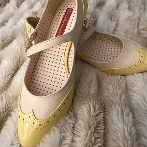 Bait Footwear Yellow Patent Pu/Napa size 7.5-kitten heel